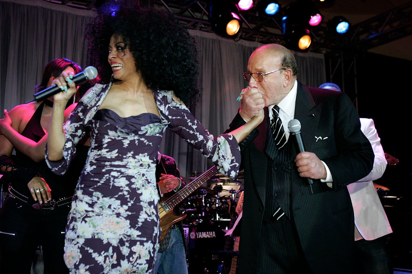 Clive Davis, music industry starmaker, has died at 94 | iNFOnews.ca