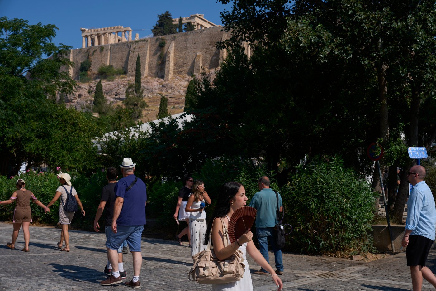 Man stabs and wounds tourists near the Acropolis in Athens, Greece | iNFOnews.ca