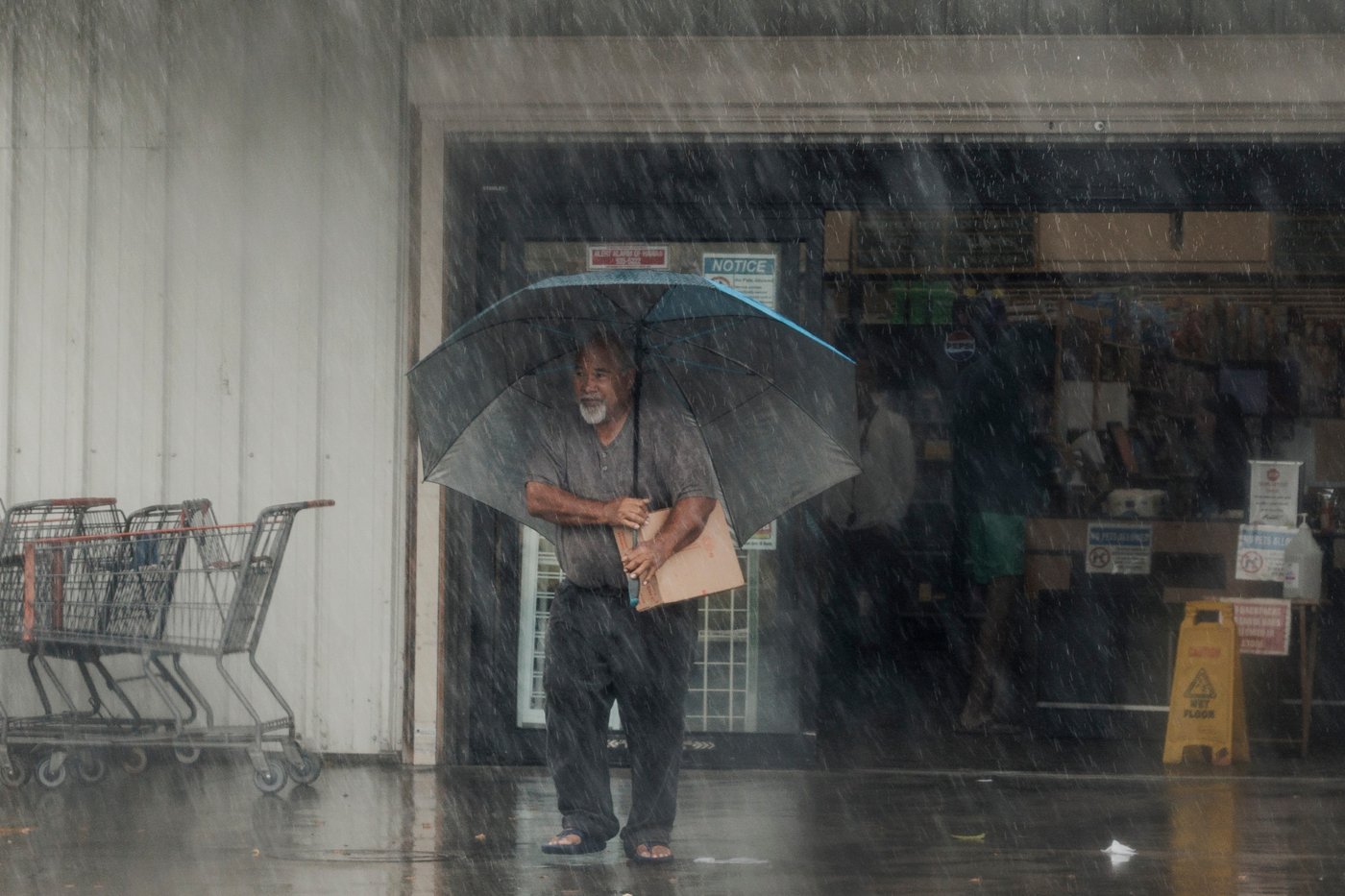 Hurricane Lala skirts Hawaii's Big Island without making landfall as heavy wind, rain lash region | iNFOnews.ca