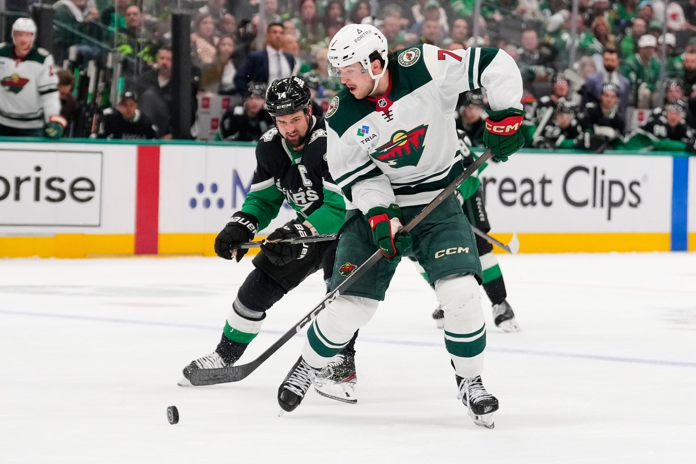 Stars captain Jamie Benn fined for cross-check on Wild forward Ryan Hartman | iNFOnews.ca