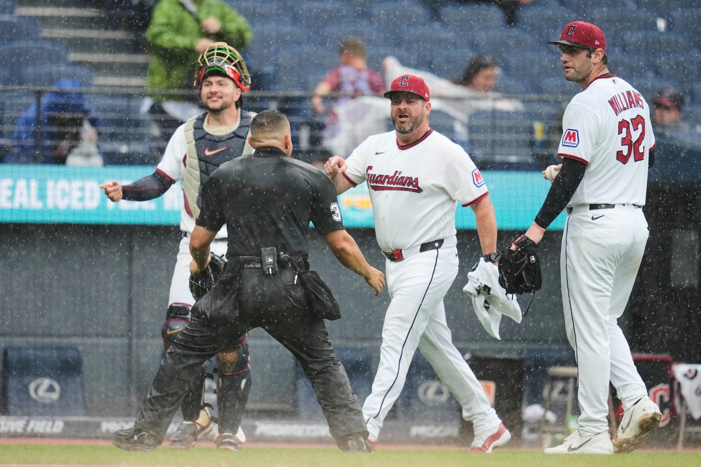 A bunt, a perfect game bid and a tarp: How Diamondbacks-Guardians tensions boiled over | iNFOnews.ca