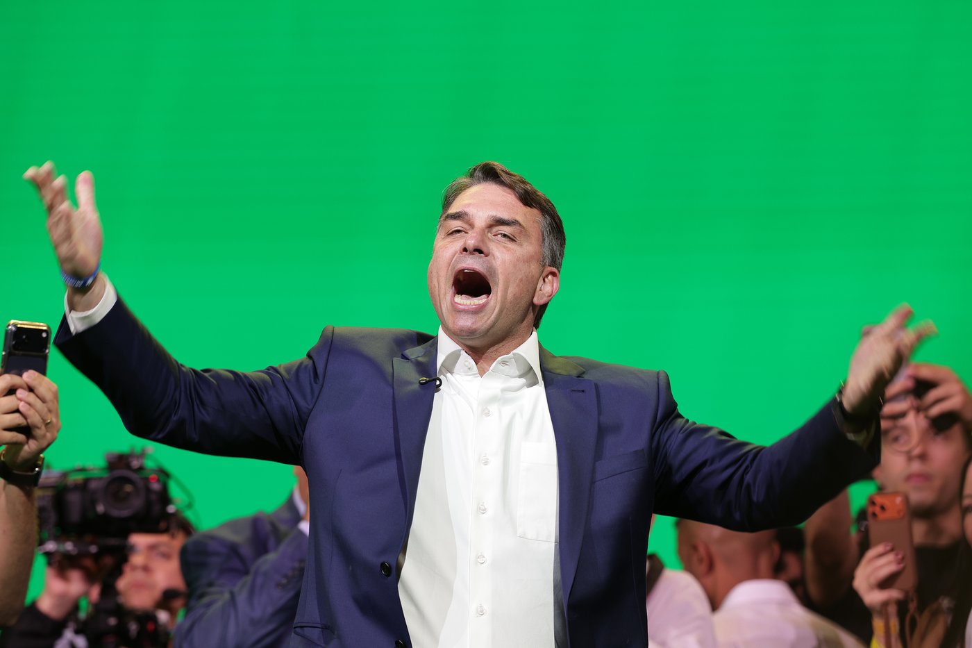 Brazil's Flávio Bolsonaro secures presidential bid despite challenges | iNFOnews.ca Brazil's Flávio Bolsonaro secures presidential bid despite challenges | iNFOnews.ca