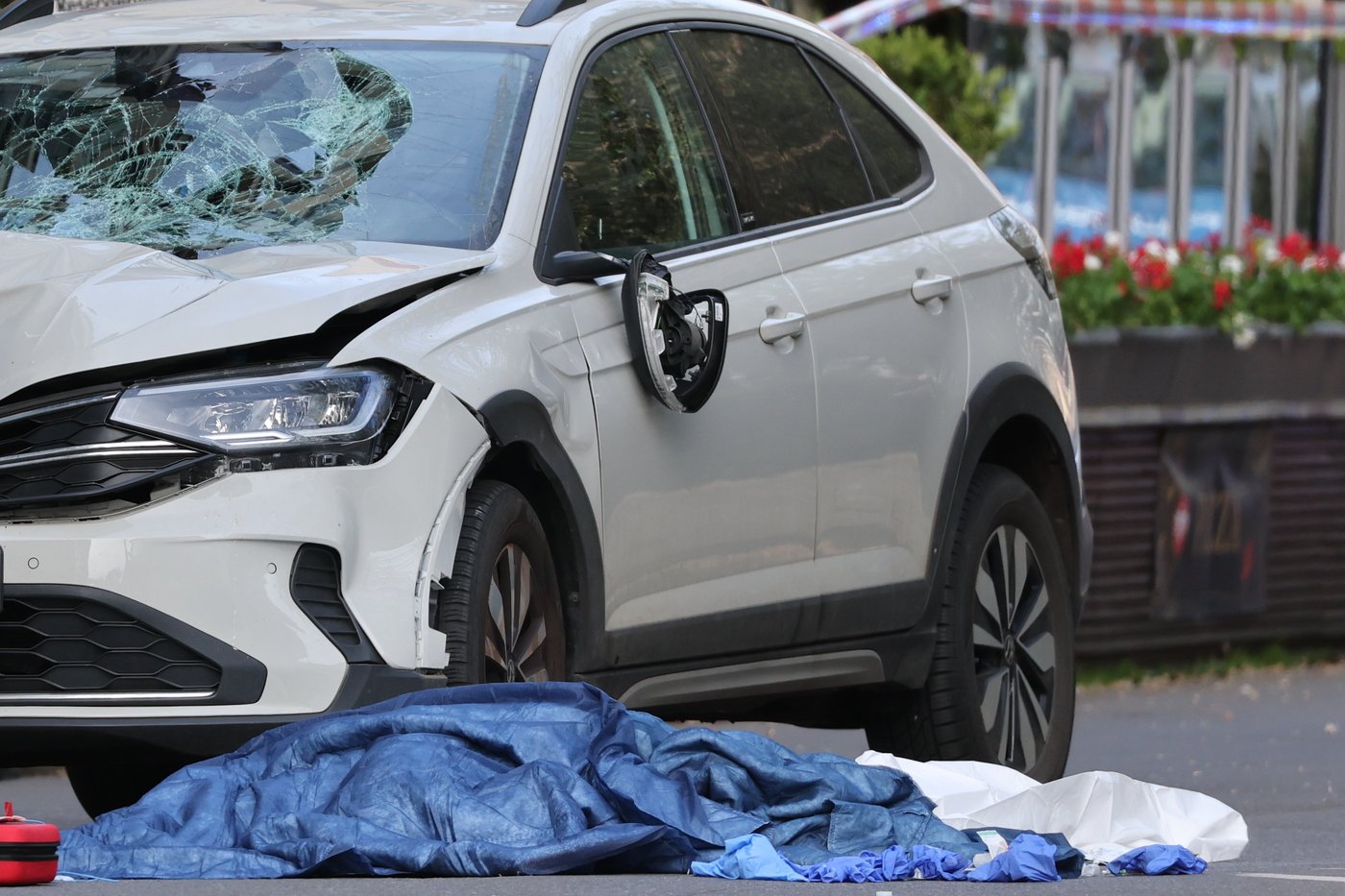 A driver plows into people in a shopping area in Germany, killing 2 | iNwheels