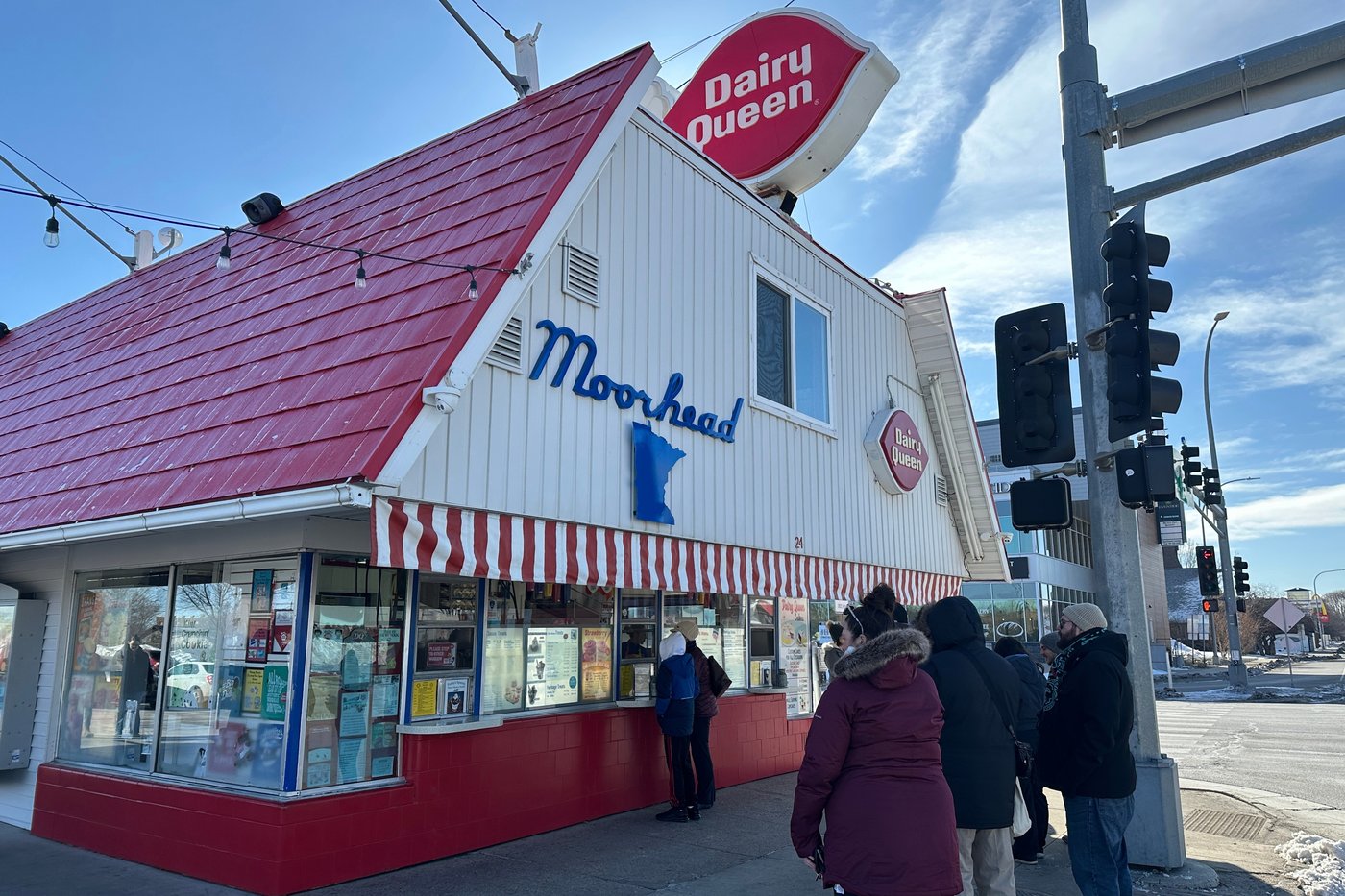 In this Minnesota city, it's tradition to line up for ice cream even when it's 6 degrees | iNFOnews.ca In this Minnesota city, it's tradition to line up for ice cream even when it's 6 degrees | iNFOnews.ca