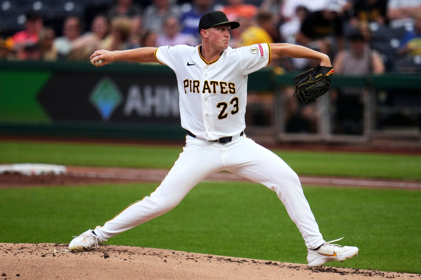 Brandon Lowe’s 10th-inning hit rallies the Pirates over the Diamondbacks 3-2 | iNFOnews.ca