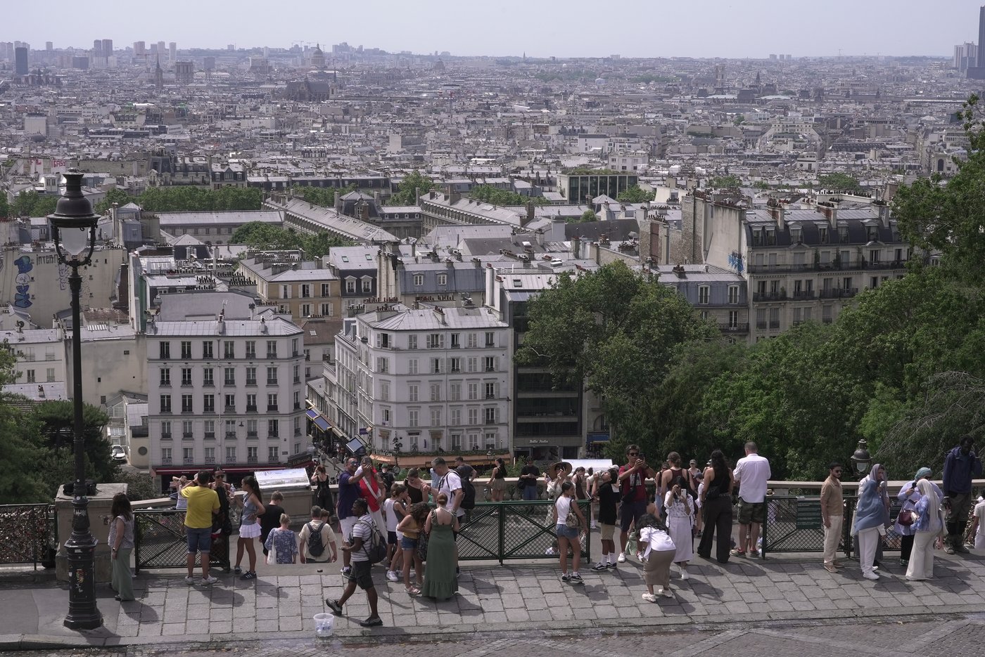 In France's historic heat wave, Paris’ dreamy rooftops become a heat-trapping nightmare | iNFOnews.ca In France's historic heat wave, Paris’ dreamy rooftops become a heat-trapping nightmare | iNFOnews.ca