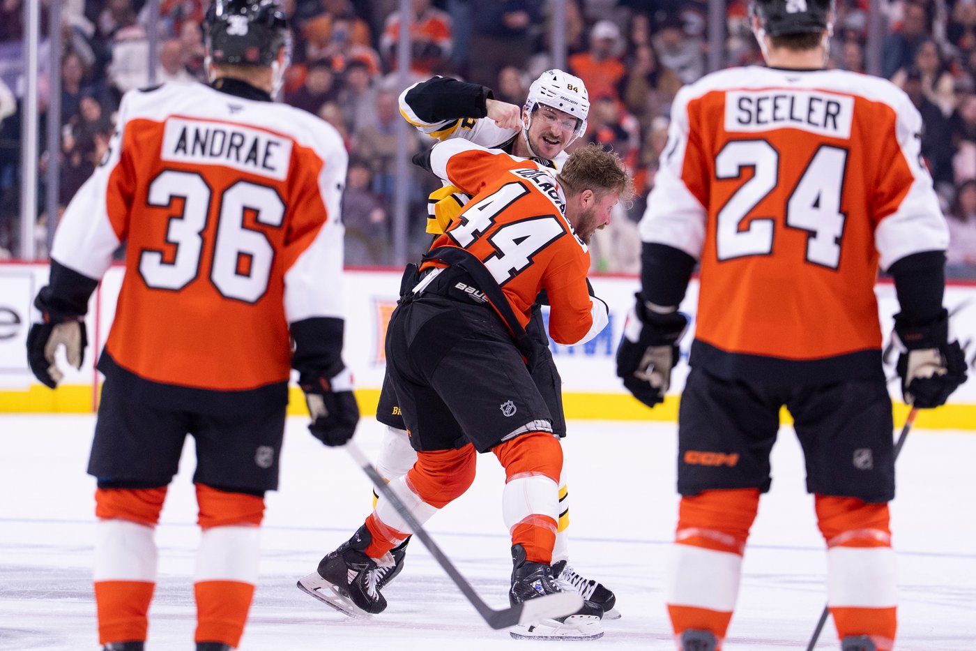 Travis Konecny, Dan Vladar lead Flyers past Bruins, 3-1 | iNFOnews.ca