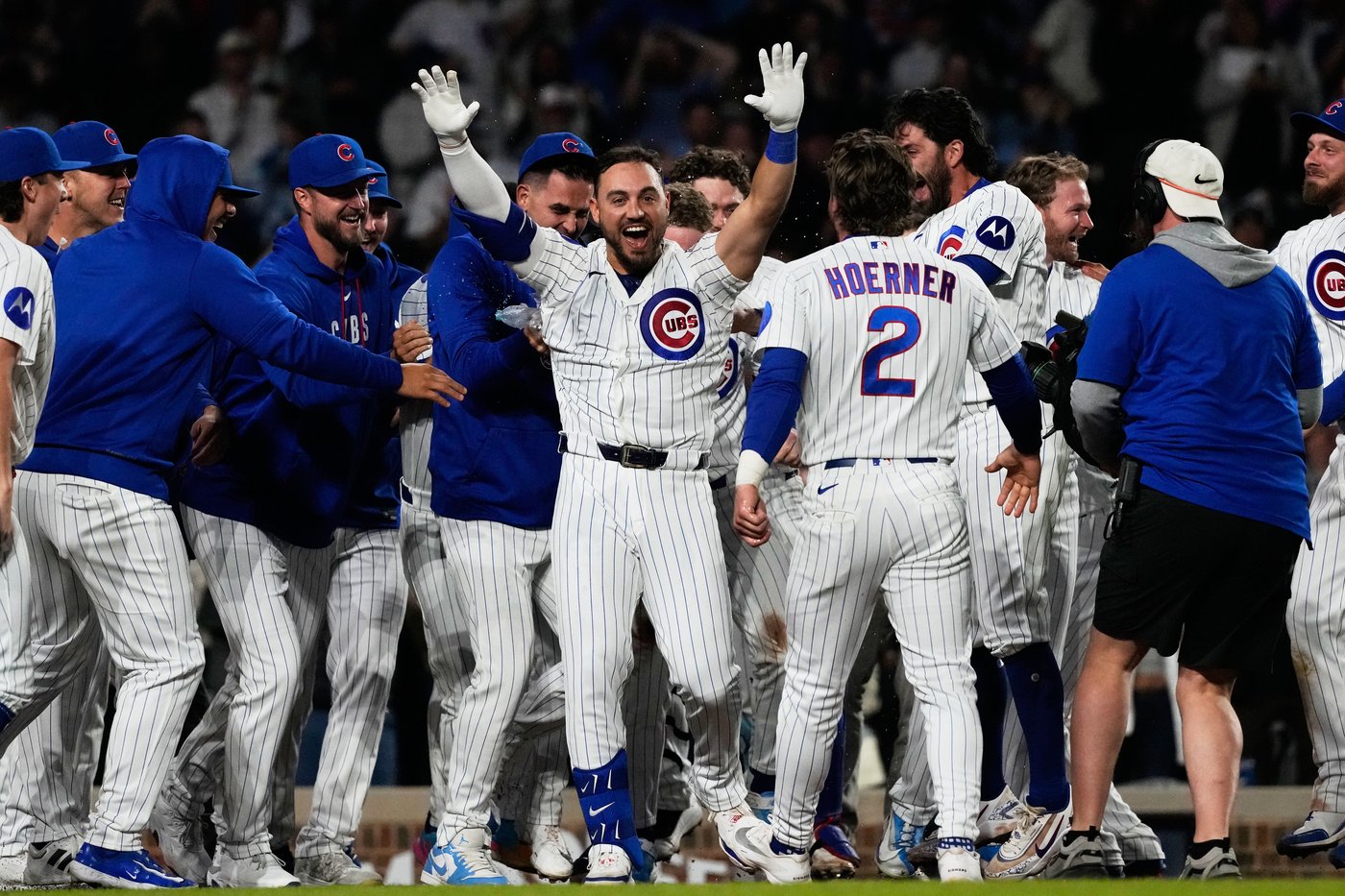 Michael Conforto comes through in a pinch as streaking Cubs rally in 9th for 5-4 win over Reds | iNFOnews.ca