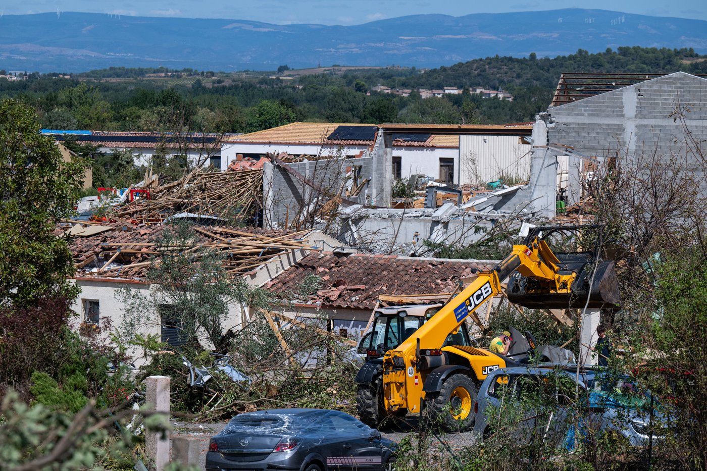 A tornado tears through a village in southern France, wrecking 300 homes | iNFOnews.ca