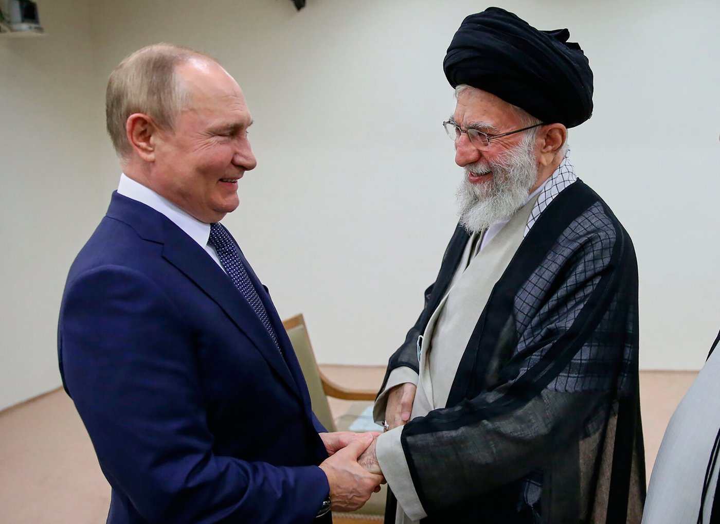 Russia sits back as the Iran war escalates, expecting long-term gains | iNFOnews.ca
