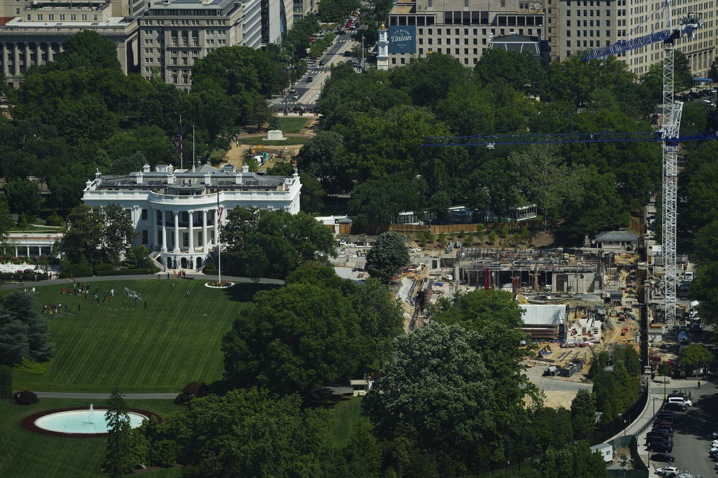 Senate Republicans move ahead with $1B for Trump's ballroom security as Democrats pledge to fight | iNFOnews.ca
