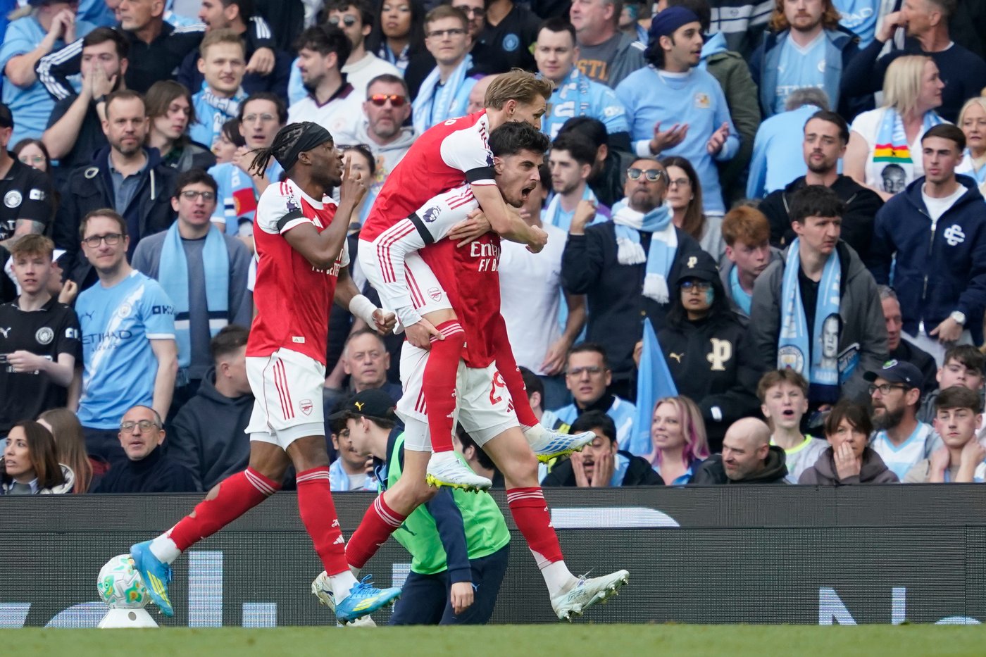 New favorite? Man City beats Arsenal 2-1 for huge swing in Premier League title race | iNFOnews.ca
