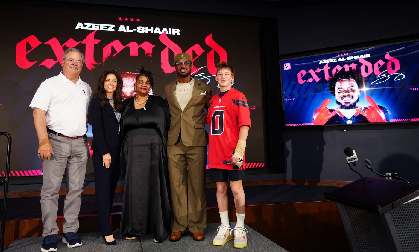 Texans sign Pro Bowl LB Azeez Al-Shaair to 3-year extension that'll keep him in Houston through 2029 | iNFOnews.ca