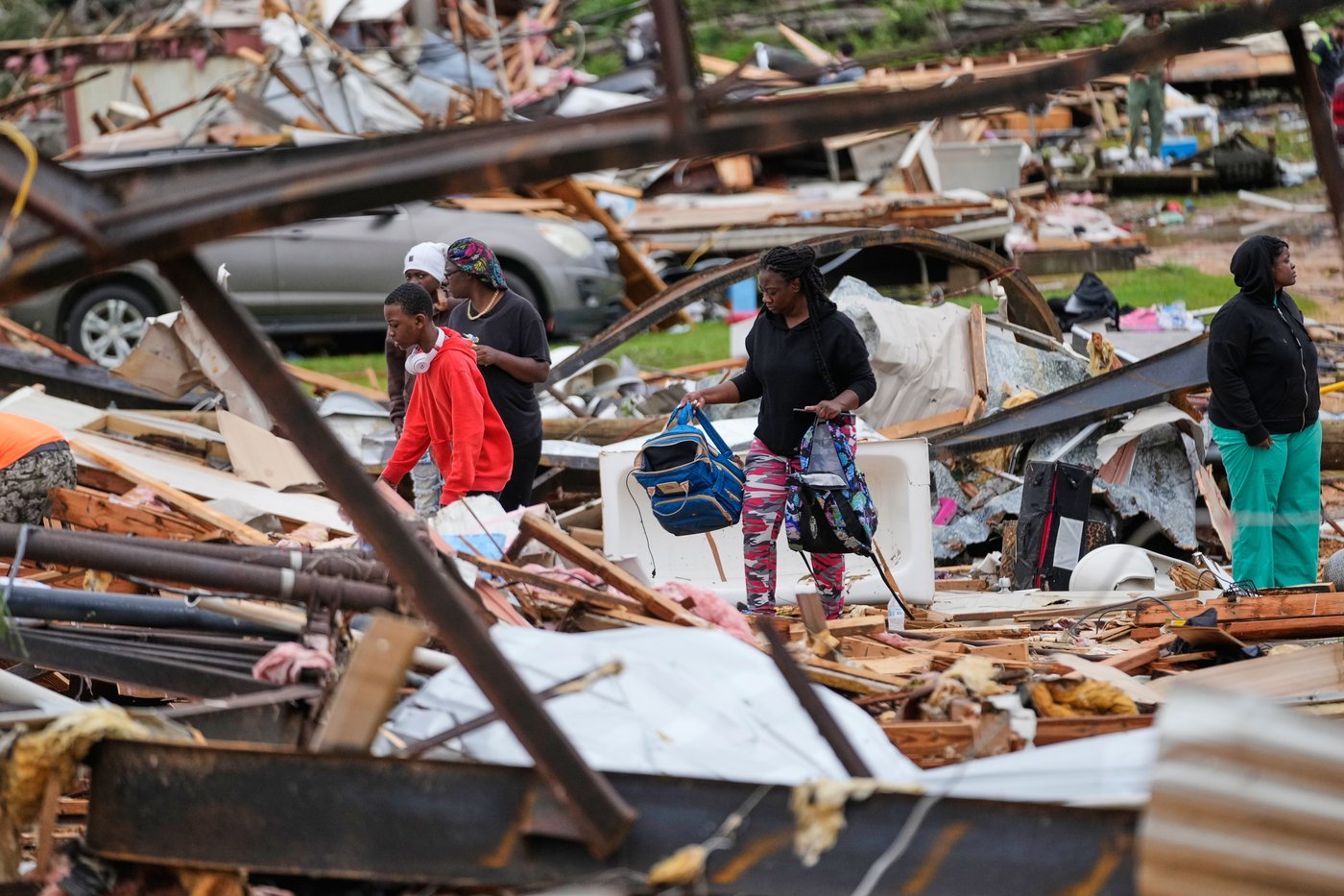 Survivors of Mississippi tornadoes crawled under furniture and held onto their kids | iNwheels