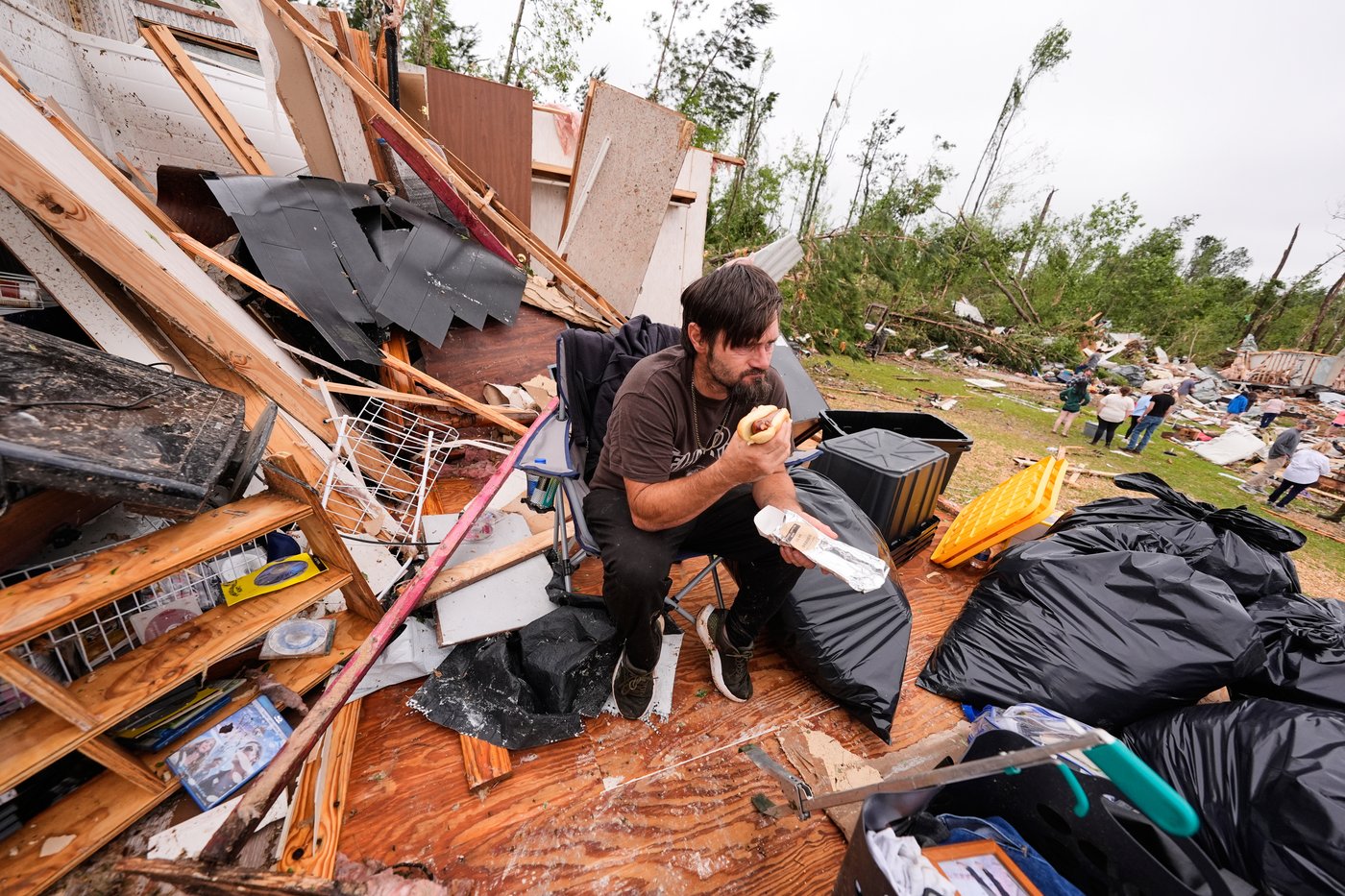 Survivors of Mississippi tornadoes crawled under furniture and held onto their kids | iNwheels