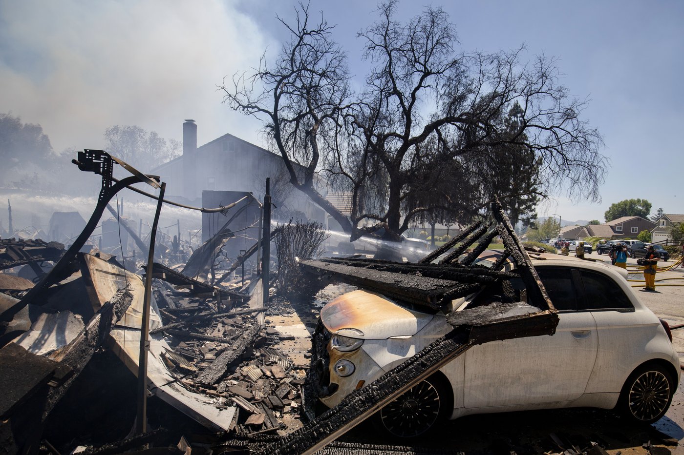 Photos show firefighters battling Southern California blaze | iNwheels