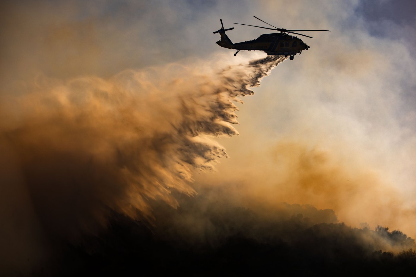 Photos show firefighters battling Southern California blaze | iNwheels