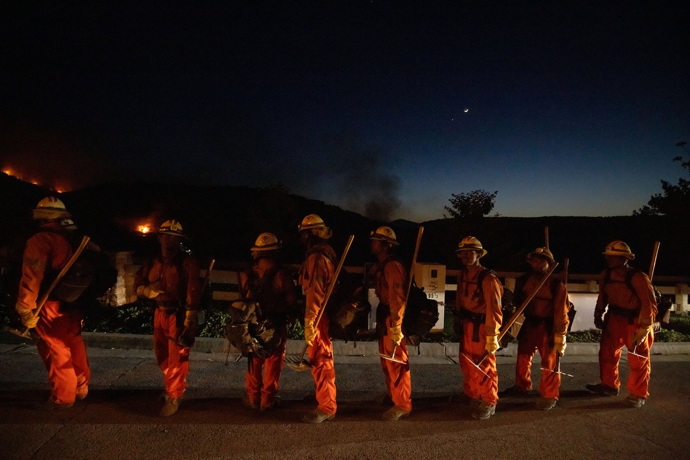 Photos show firefighters battling Southern California blaze | iNwheels