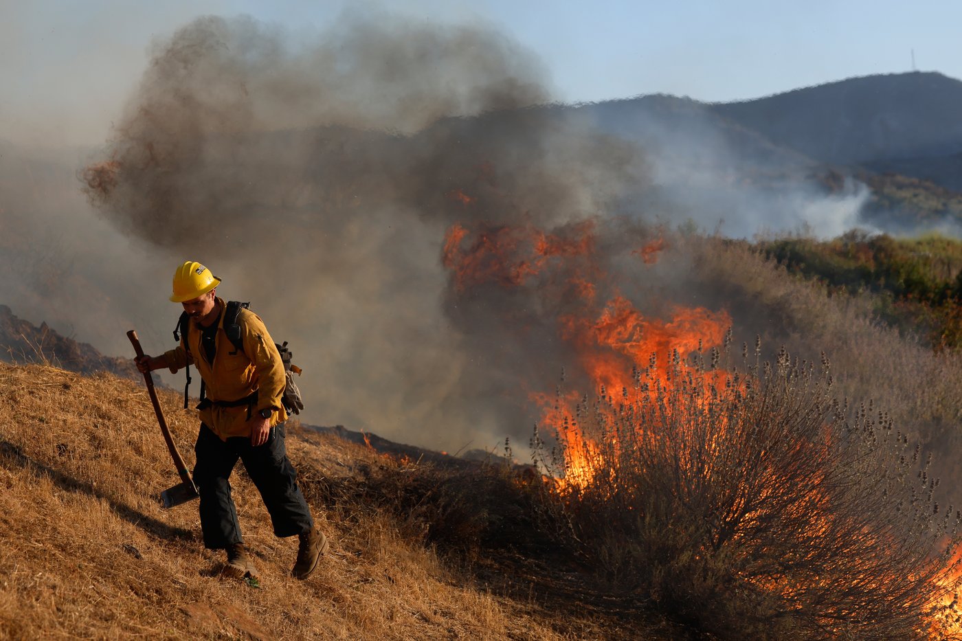 More than 17,000 under evacuation orders as Southern California wildfire threatens homes | iNhome
