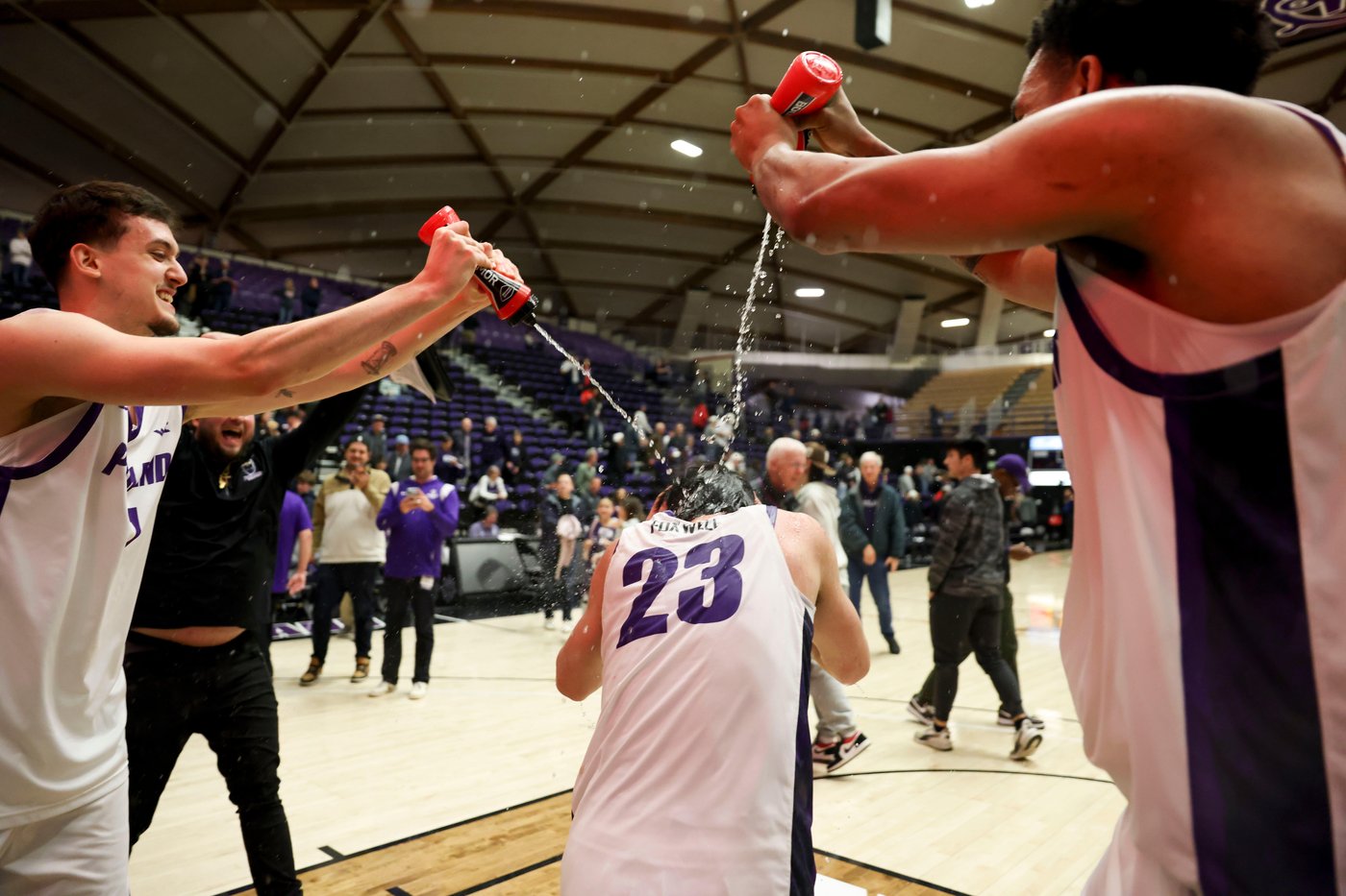 Portland upsets No. 6 Gonzaga 87-80 to snap Bulldogs' 15-game winning streak | iNFOnews.ca
