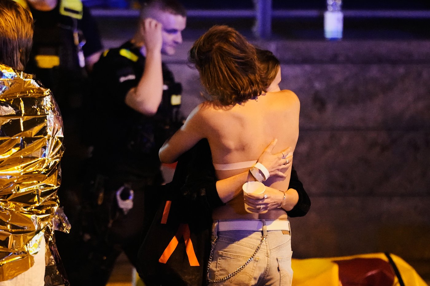 Van slams into crowd at Berlin Pride festival, killing 1 and injuring 16, as police identify suspect | iNFOnews.ca