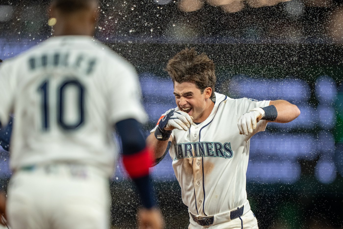Cole Young’s single in 10th gives streaking Mariners another walk-off win, 3-2 over Mets | iNFOnews.ca
