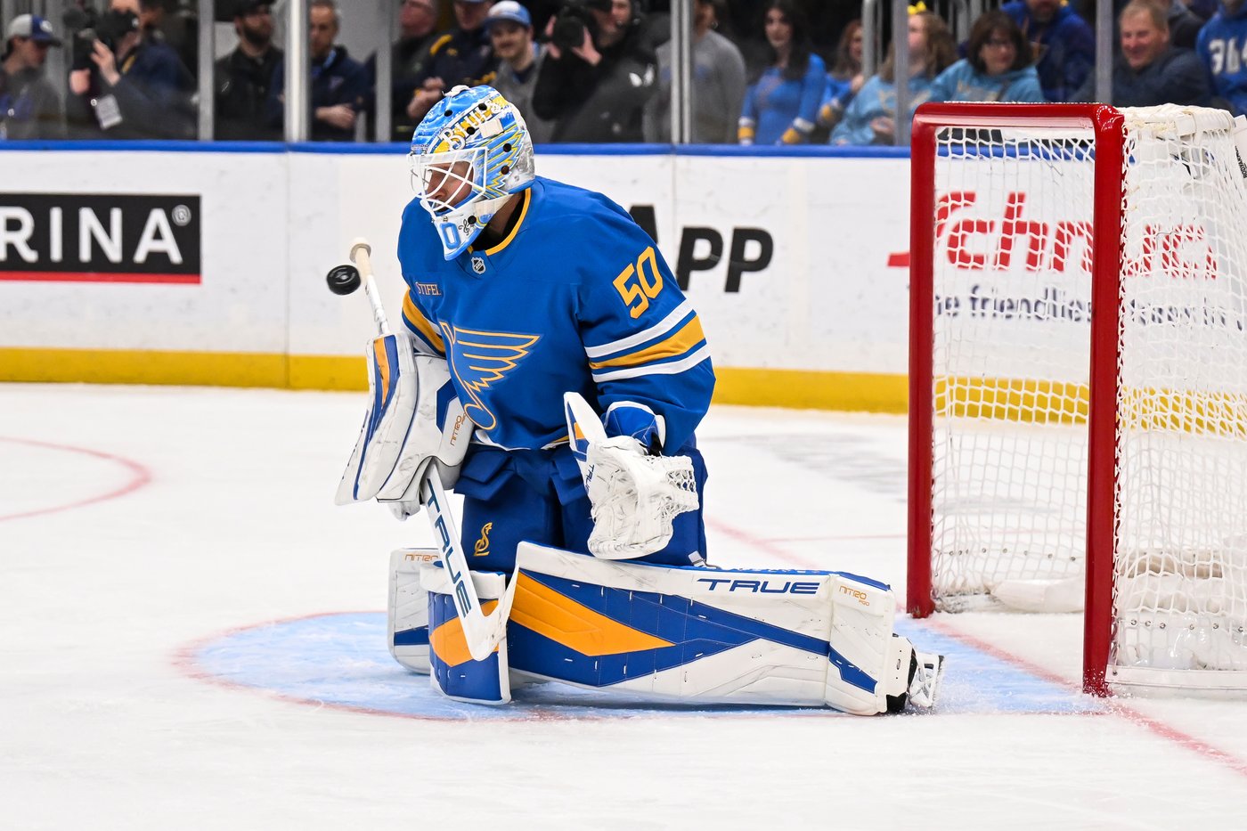 Holloway, Binnington lead Blues to 5-1 win over Maple Leafs | iNFOnews.ca Holloway, Binnington lead Blues to 5-1 win over Maple Leafs | iNFOnews.ca