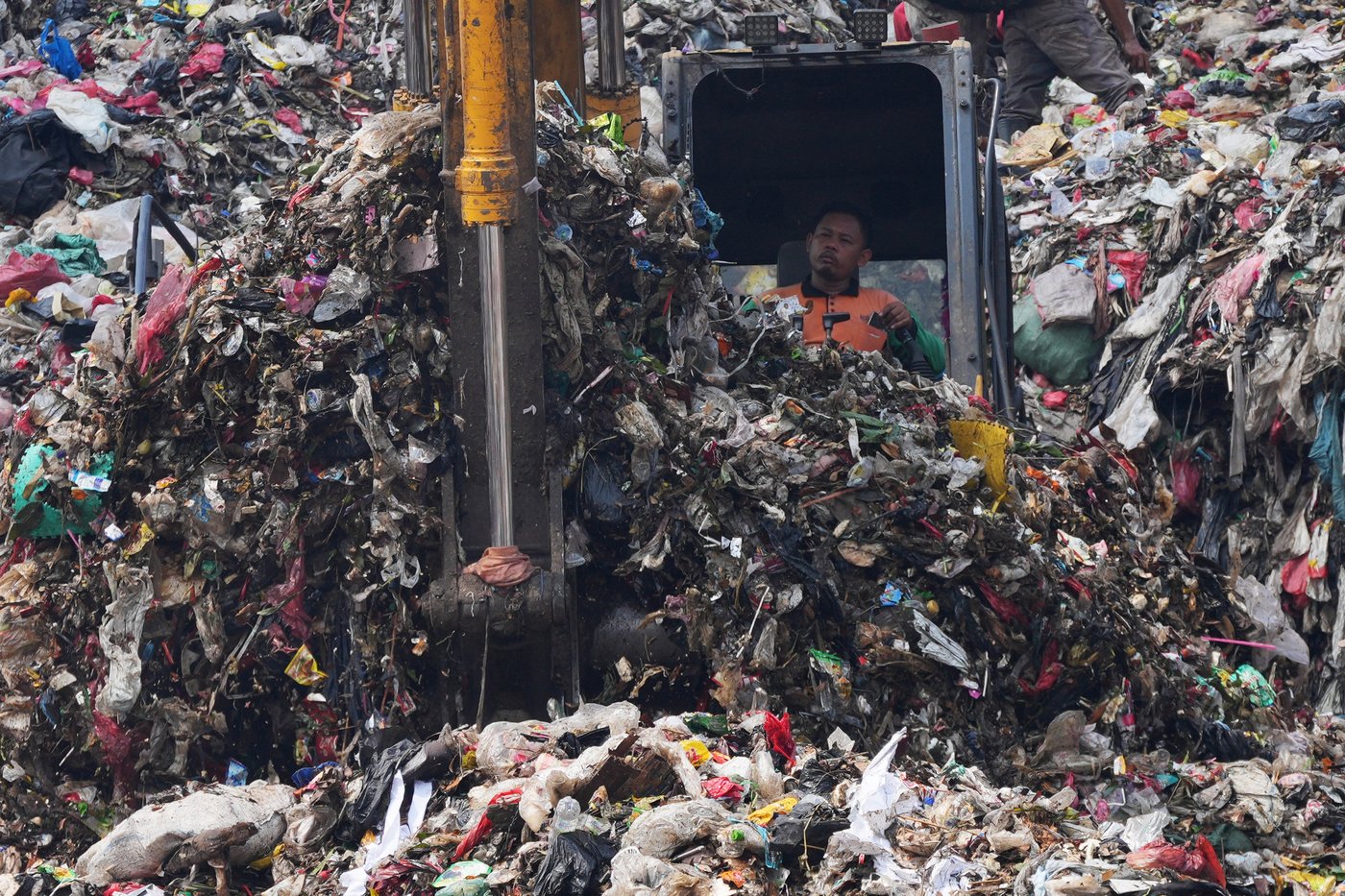 As Indonesia cuts methane emissions, life atop a mountain of garbage begins to change | iNFOnews.ca As Indonesia cuts methane emissions, life atop a mountain of garbage begins to change | iNFOnews.ca