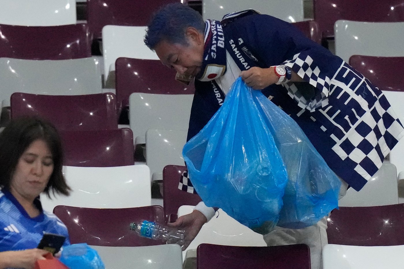 Why you may see Japanese soccer fans cleaning up the stadium after World Cup games | iNFOnews.ca