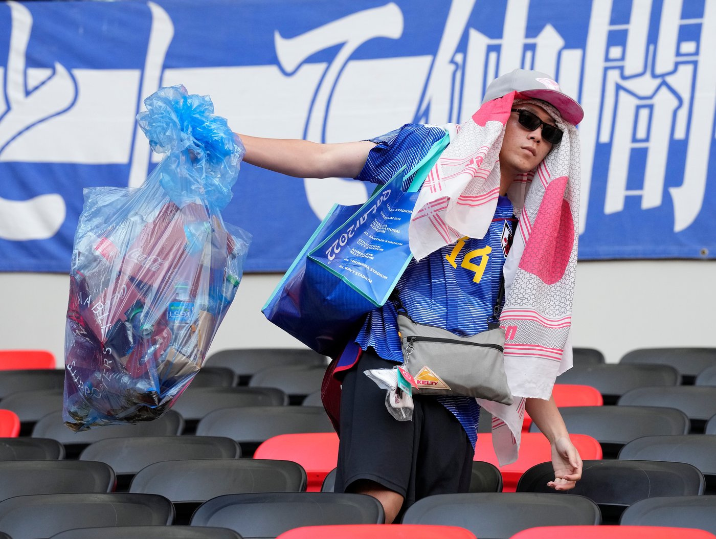 Why you may see Japanese soccer fans cleaning up the stadium after World Cup games | iNFOnews.ca
