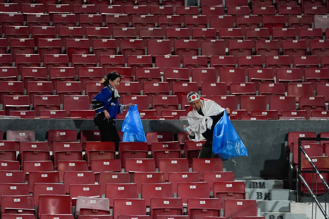 Why you may see Japanese soccer fans cleaning up the stadium after World Cup games | iNFOnews.ca
