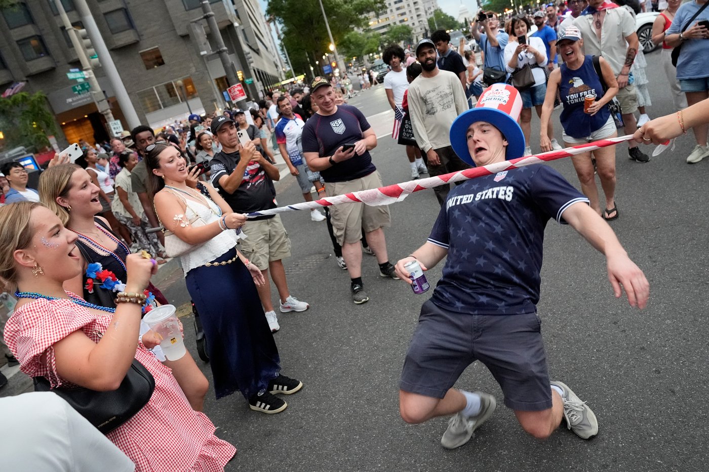 Despite stormy weather, America marks 250 years of independence, in photos | iNFOnews.ca