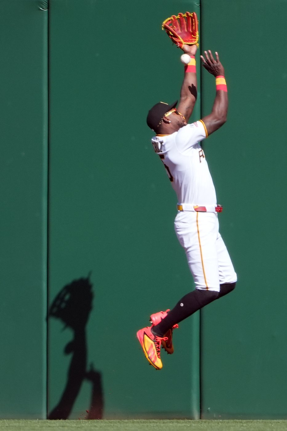 Jake Mangum homers and drives in 2 runs as Pirates hold off Twins 10-9 | iNFOnews.ca Jake Mangum homers and drives in 2 runs as Pirates hold off Twins 10-9 | iNFOnews.ca