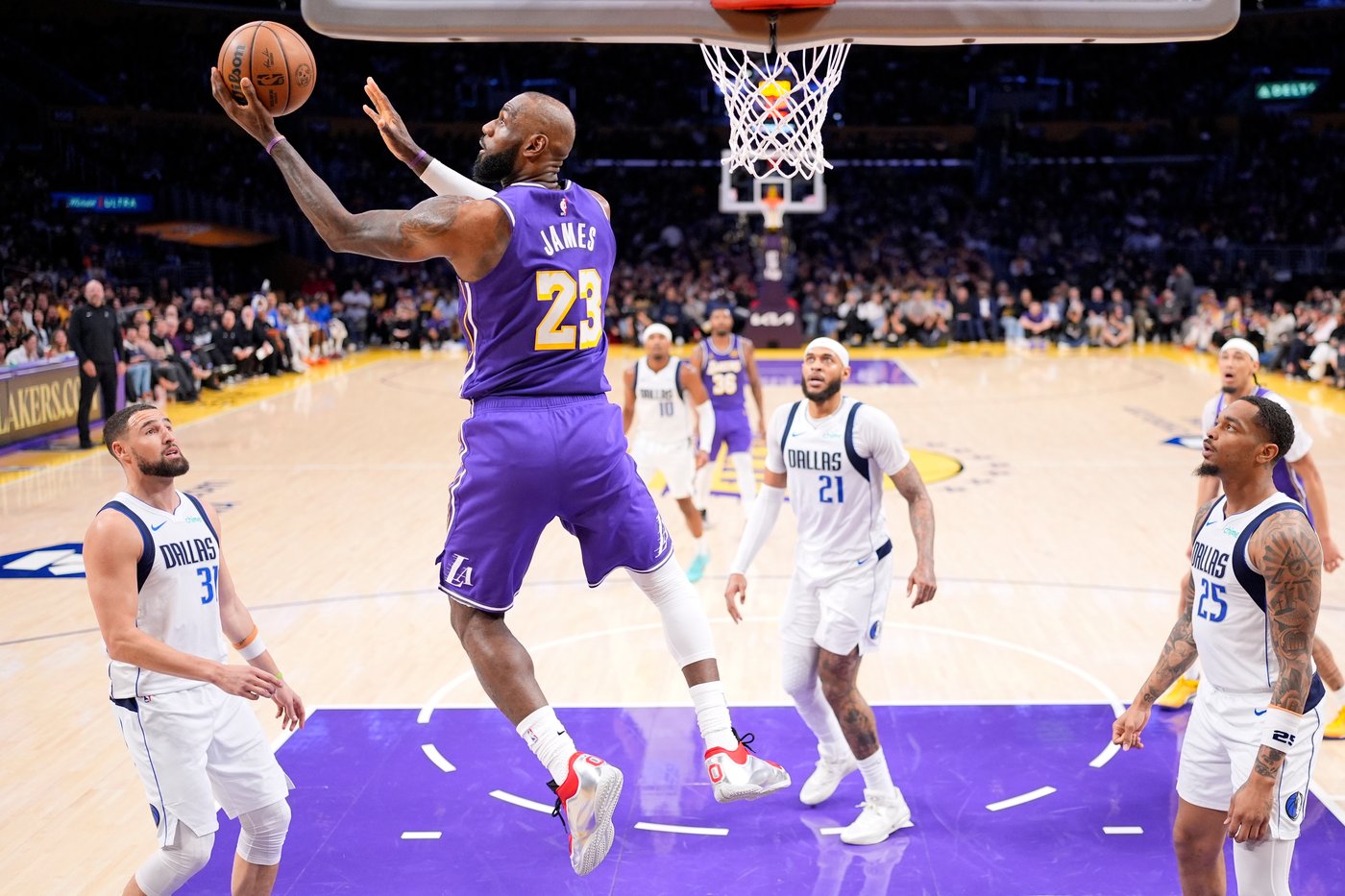 LeBron James becomes the oldest player to have a triple-double in NBA history | iNFOnews.ca LeBron James becomes the oldest player to have a triple-double in NBA history | iNFOnews.ca