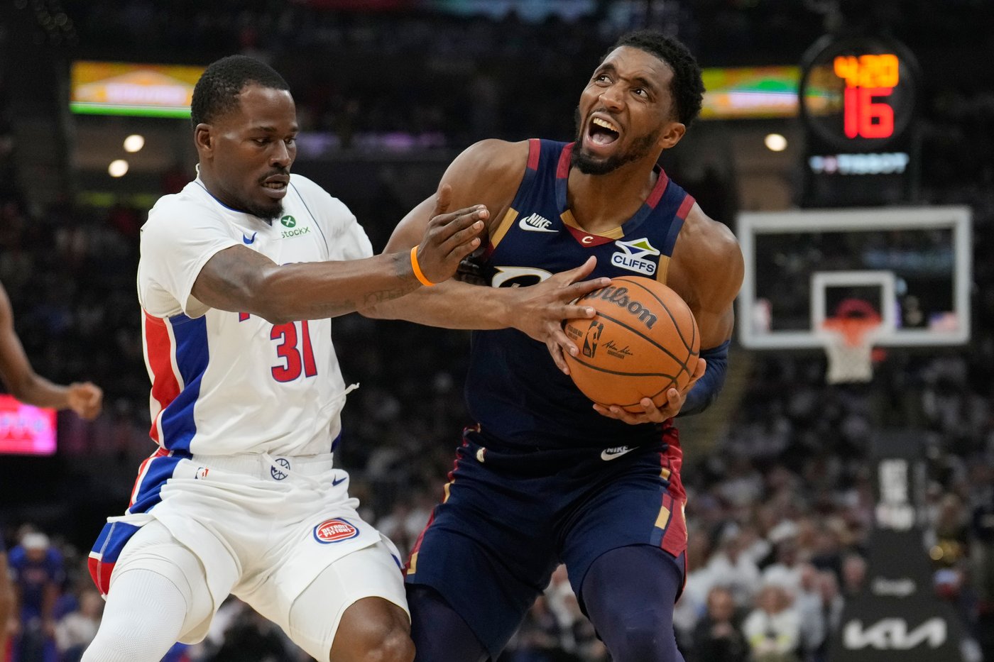 From 4 points to tying a playoff record with a 39-point half, Donovan Mitchell flips Game 4 for Cavs | iNFOnews.ca