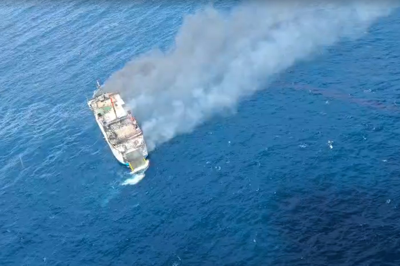 Indonesian rescuers evacuate dozens from a ferry fire that left at least 1 dead near Bali | iNFOnews.ca Indonesian rescuers evacuate dozens from a ferry fire that left at least 1 dead near Bali | iNFOnews.ca