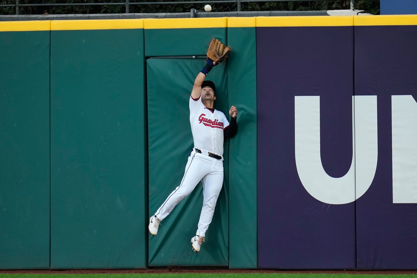 Rookie pitcher Parker Messick comes within 3 outs of ending Cleveland's 45-year no-hitter drought | iNFOnews.ca