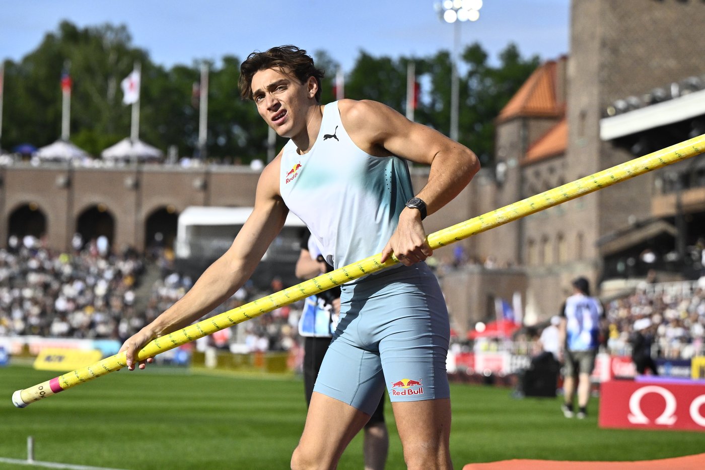 Pole vault star Duplantis loses for 1st time in 3 years at home Diamond League event | iNFOnews.ca