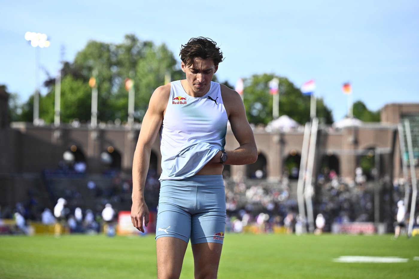Pole vault star Duplantis loses for 1st time in 3 years at home Diamond League event | iNFOnews.ca
