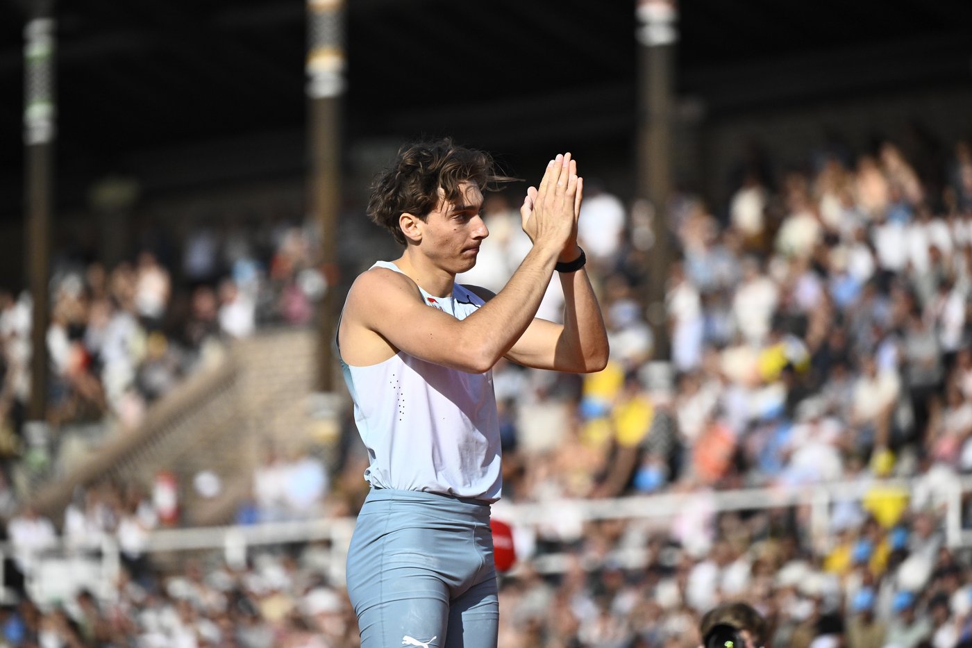 Pole vault star Duplantis loses for 1st time in 3 years at home Diamond League event | iNFOnews.ca