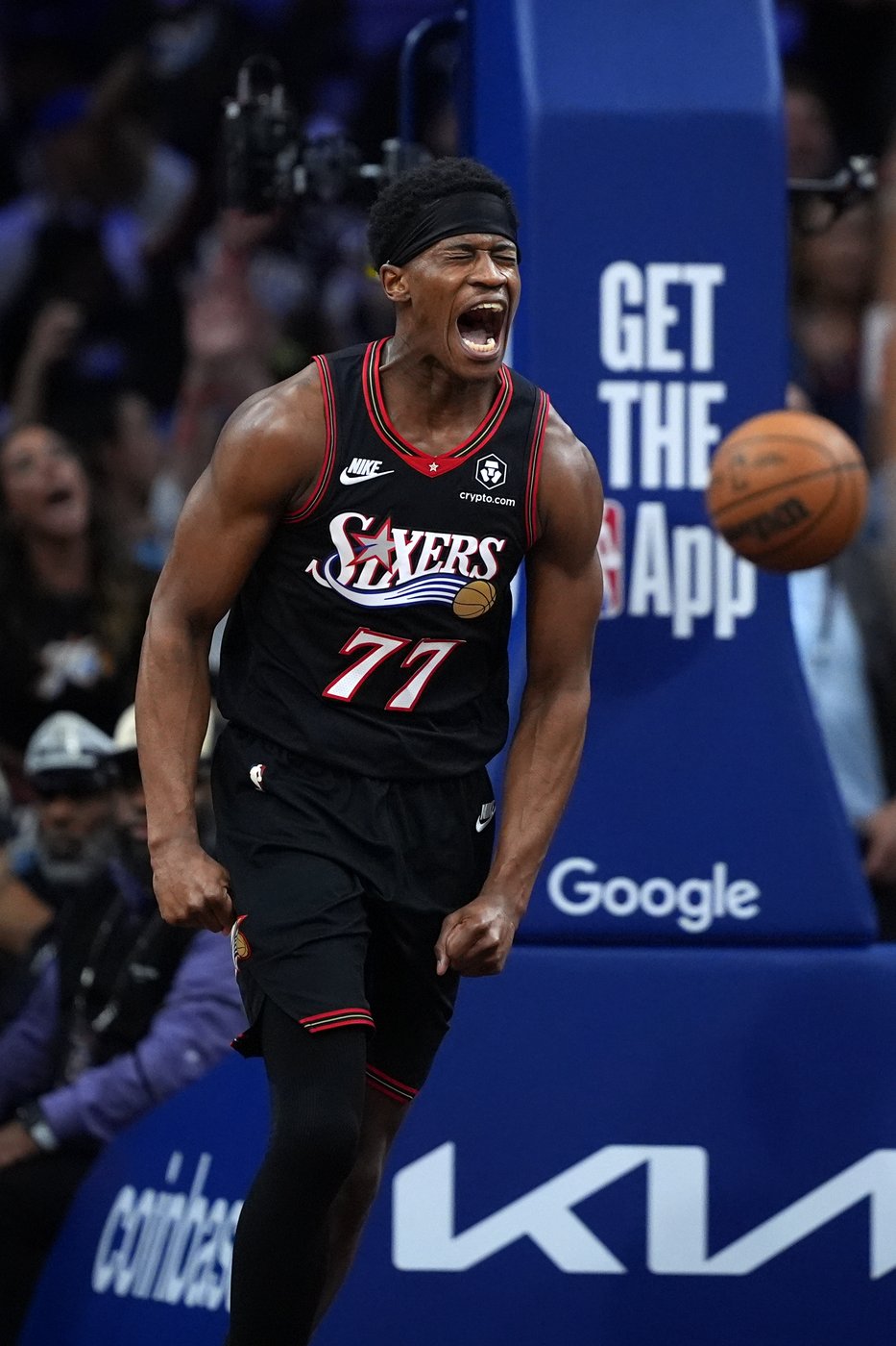 Celtics beat the 76ers 108-100 in Game 3 behind 25 points each from Tatum and Brown | iNFOnews.ca