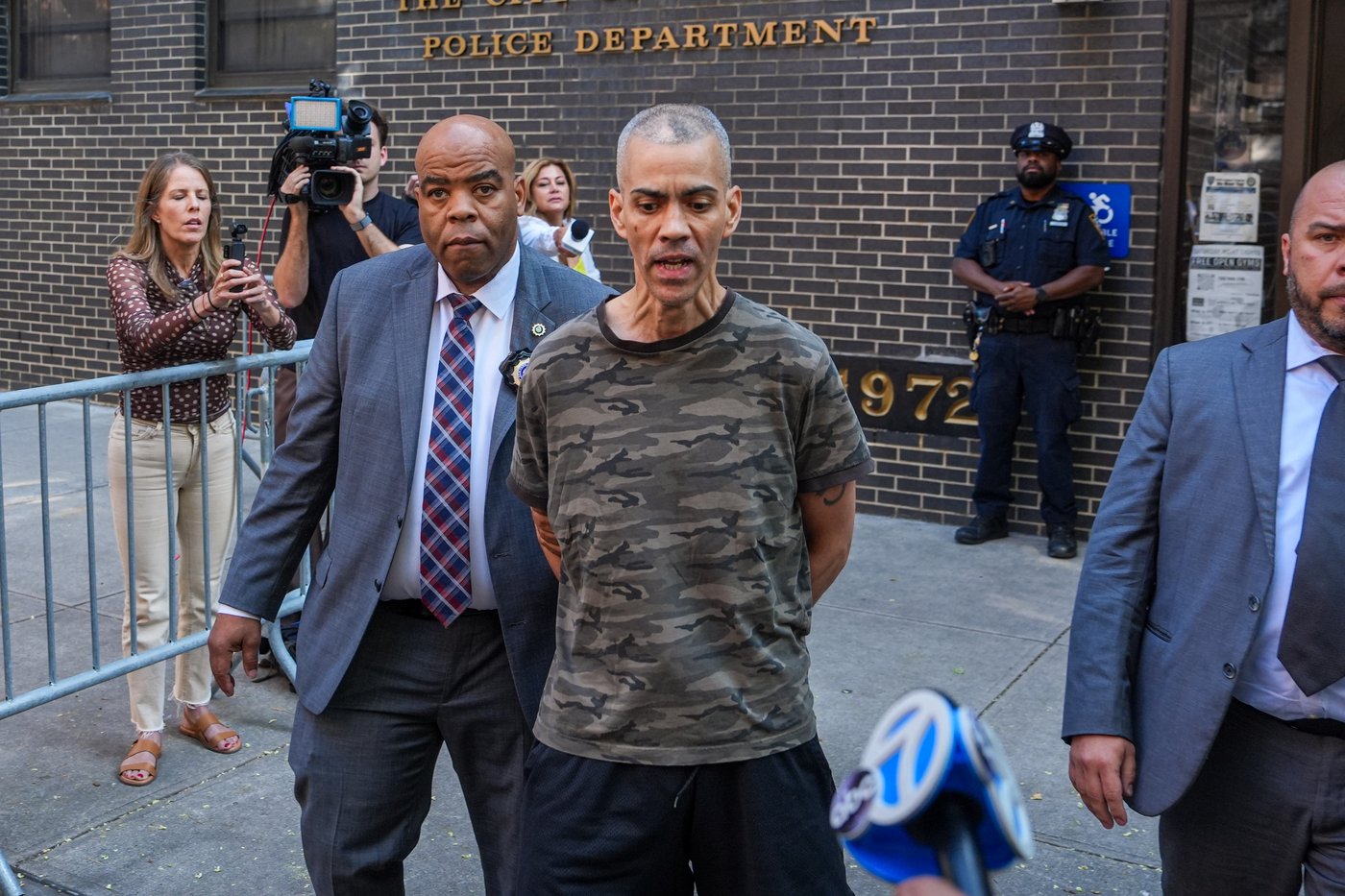 NYC stabbings suspect arrested on hate crime charge in 1 attack, but not a 2nd | iNFOnews.ca NYC stabbings suspect arrested on hate crime charge in 1 attack, but not a 2nd | iNFOnews.ca