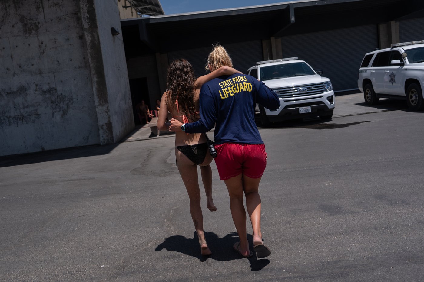 Catching stingrays and treating their victims on Southern California beaches, in photos | iNFOnews.ca