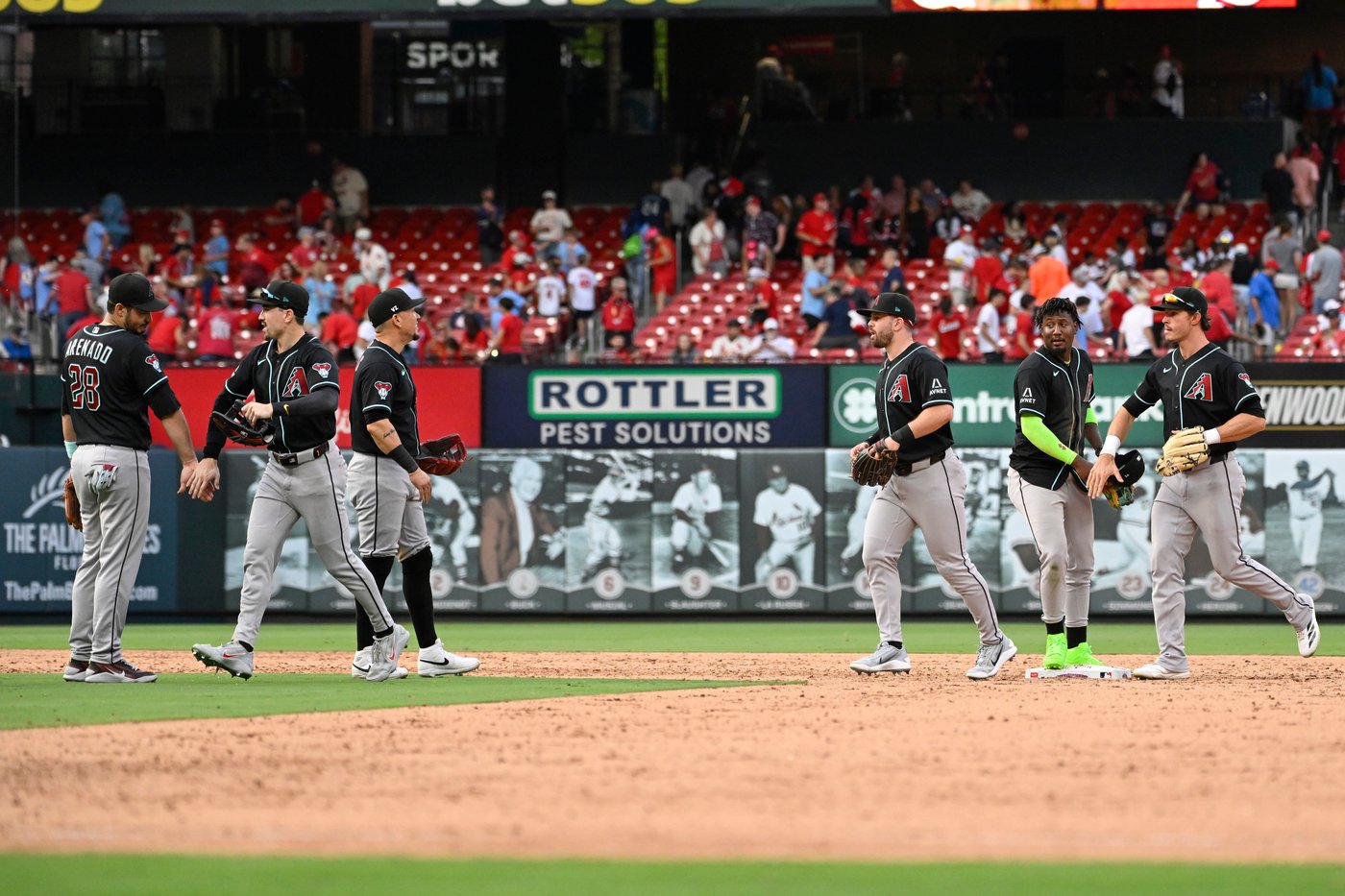 Locklear, Pdaadt help the Diamondbacks beat the Cardinals 10-6 | iNFOnews.ca