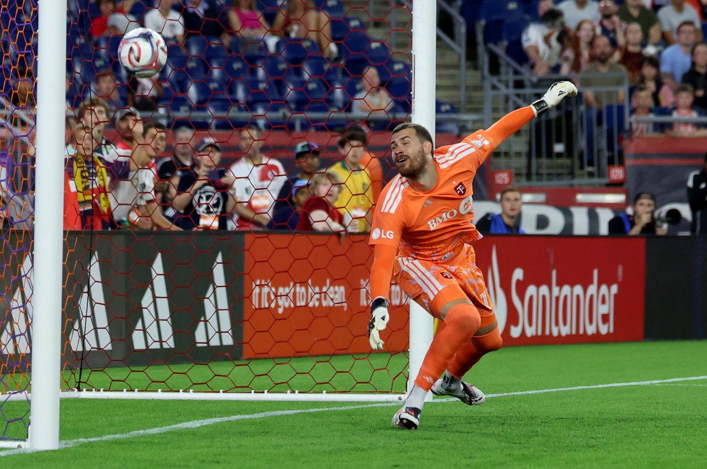 Gavran earns second straight clean sheet in Toronto's scoreless draw with Revolution | iNFOnews.ca Gavran earns second straight clean sheet in Toronto's scoreless draw with Revolution | iNFOnews.ca