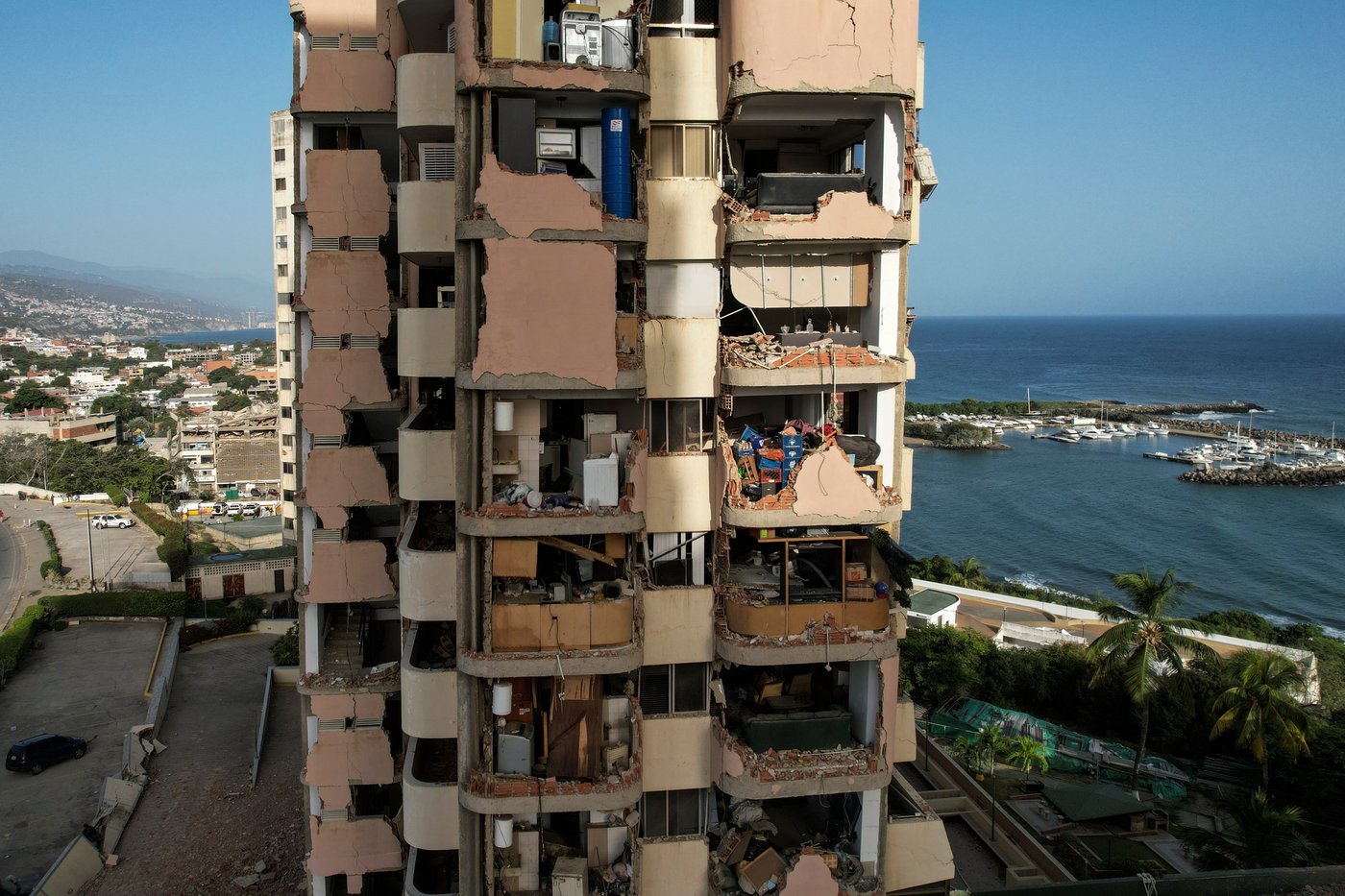Photos show rescue efforts across earthquake-ravaged Venezuela | iNFOnews.ca