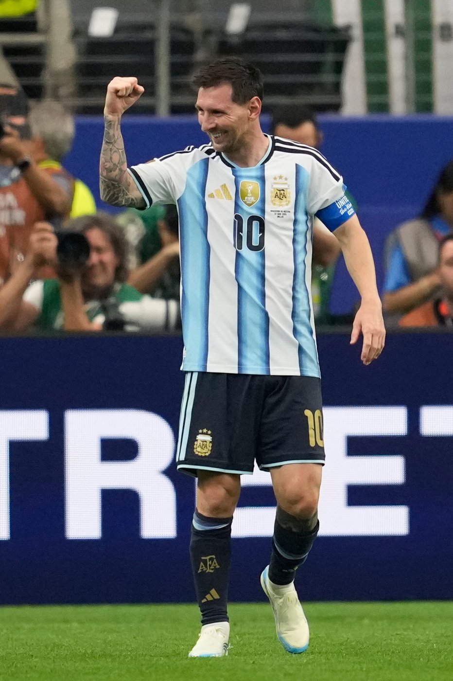 Messi and Mbappé romping through World Cup with dazzling display of history-making goals | iNFOnews.ca