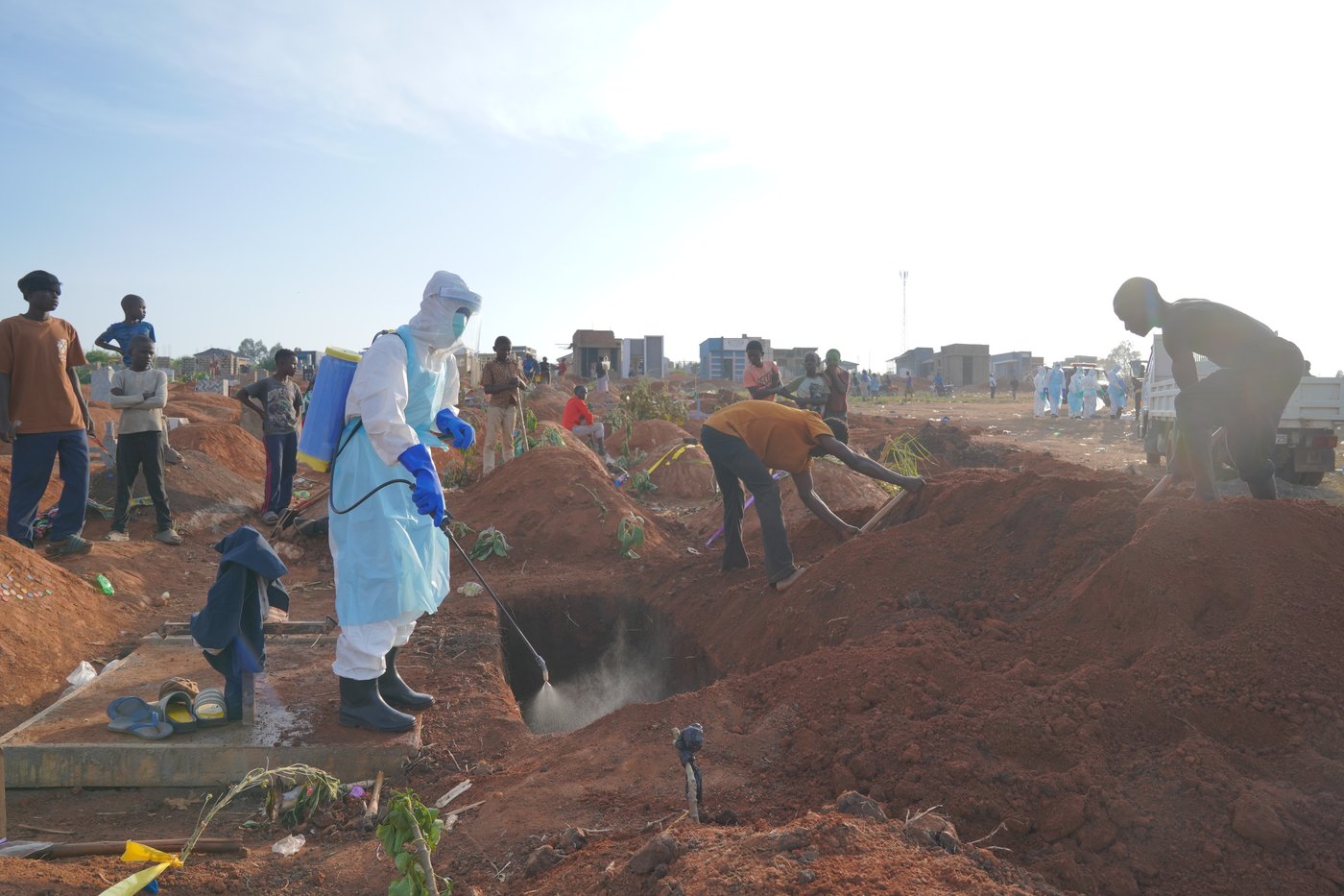 Congo families mourn as Ebola outbreak accelerates, in photos | iNFOnews.ca