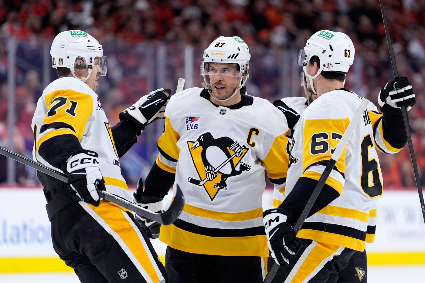 Crosby and Letang strike as the Penguins stave off a sweep with a 4-2 Game 4 win over Flyers | iNFOnews.ca