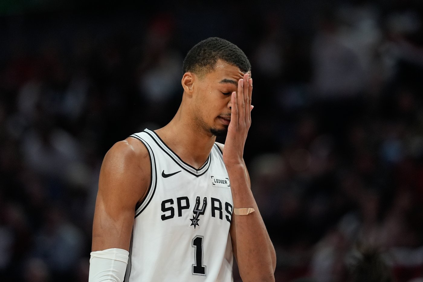 Spurs star Wembanyama returns, says he's disappointed with the way his concussion was handled | iNFOnews.ca